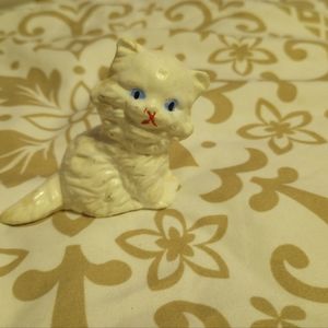Vintage cat decor